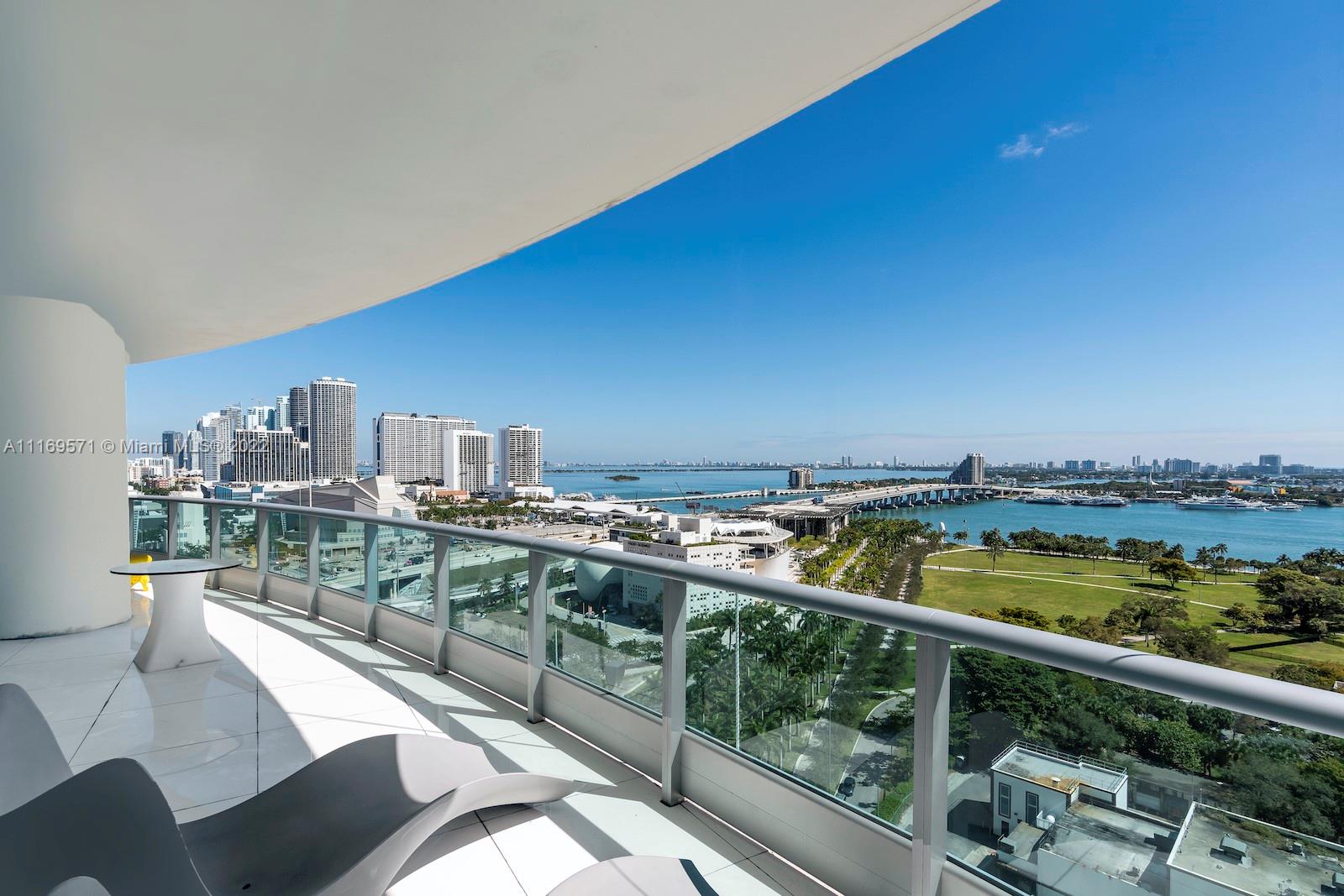 83dcefb7-2631 900 Biscayne Blvd # 2006, Miami FL 33132 — #A11169571