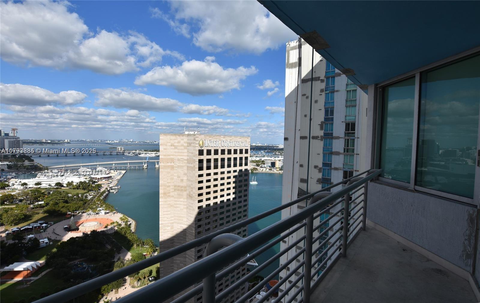 83dcefb7-265 325 S Biscayne Blvd # 3822, Miami FL 33131 — #A11793835
