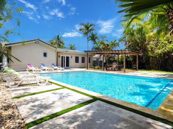 1307 Rodman St, Hollywood FL 33019 — #A11315862