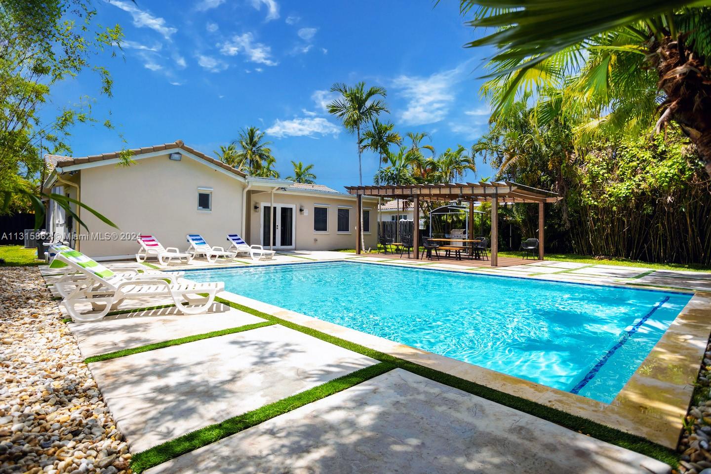 83dcefb7-2782 1307 Rodman St, Hollywood FL 33019 — #A11315862