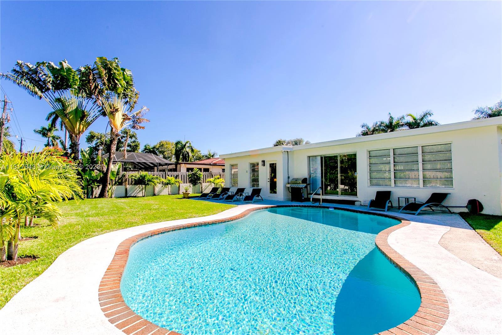 83dcefb7-2784 951 Washington St, Hollywood FL 33019 — #A11317343