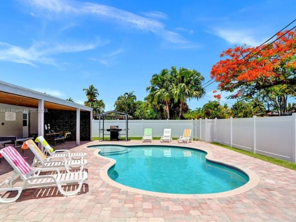 1301 Rodman St, Hollywood FL 33019 — #A11317844