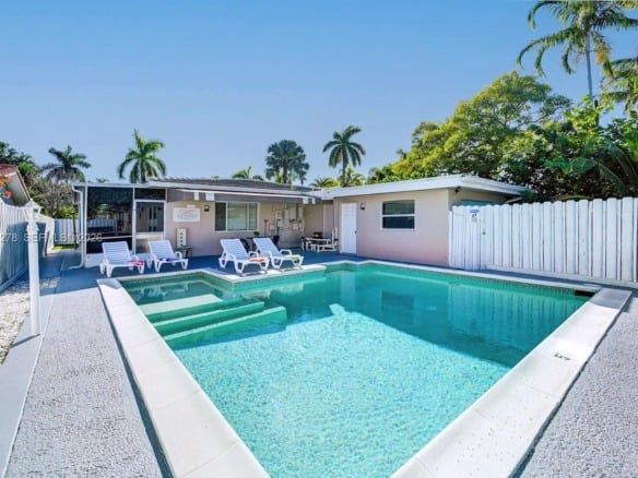 825 Harrison St, Hollywood FL 33019 — #A11318278