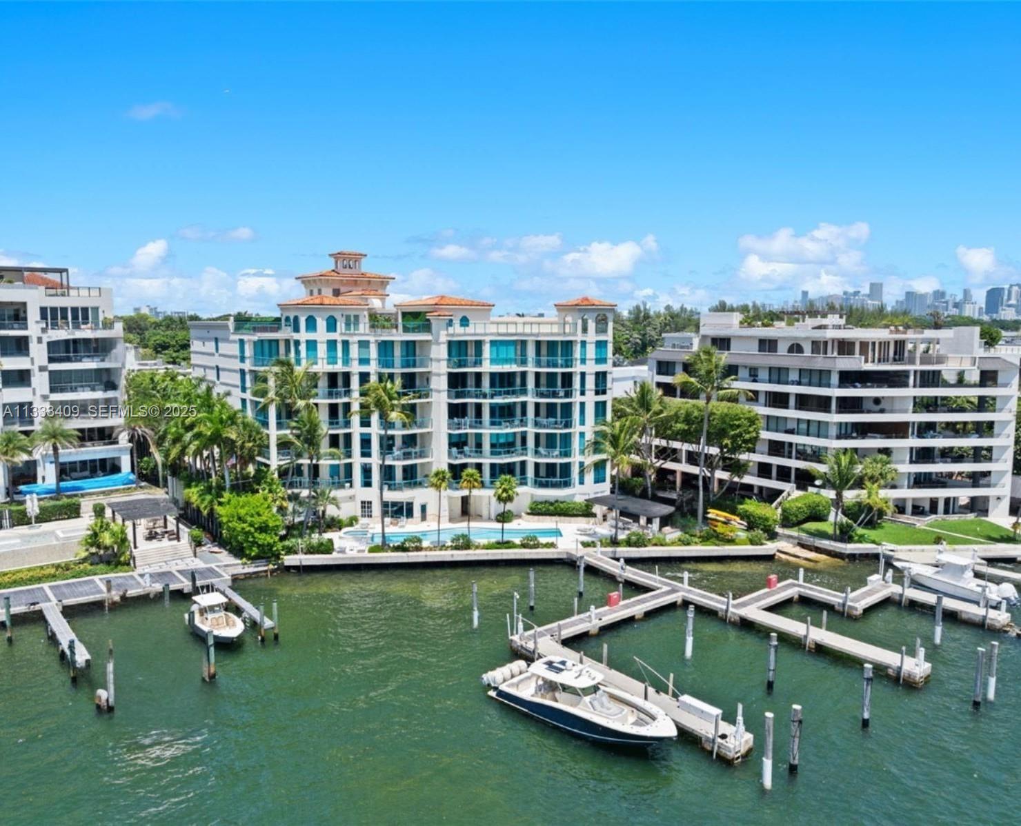 83dcefb7-2812 1660 W Glencoe St # 302, Coconut Grove FL 33133 — #A11333409