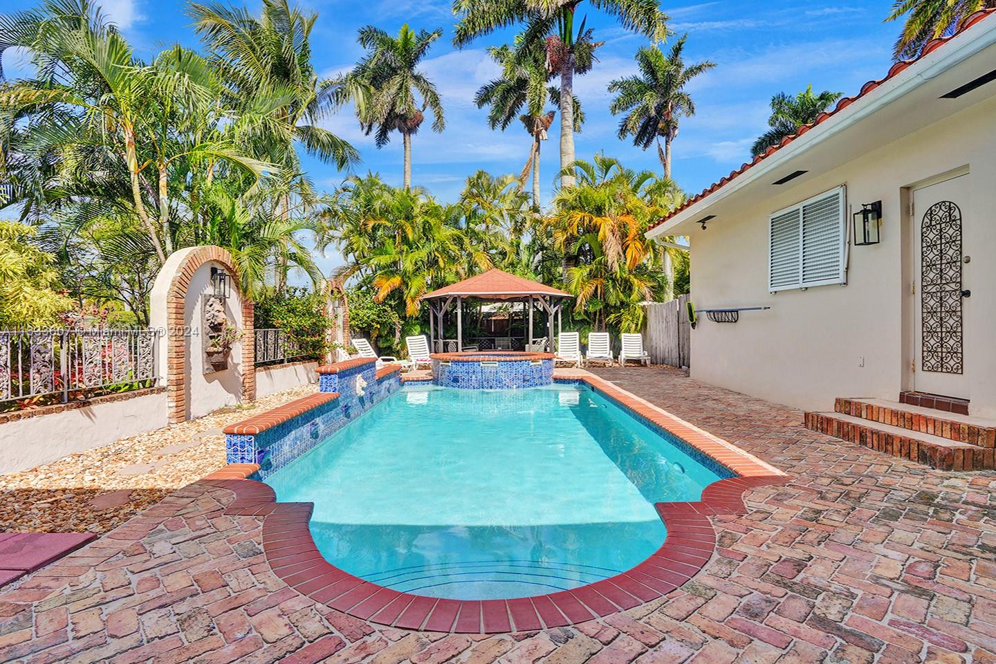 83dcefb7-2814 1049 N Southlake Dr, Hollywood FL 33019 — #A11333607