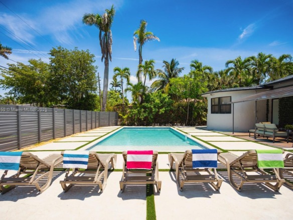 801 Harrison St, Hollywood FL 33019 — #A11389950