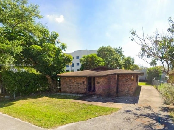 9443 Old Dixie Hwy, Miami FL 33156 — #A11424963