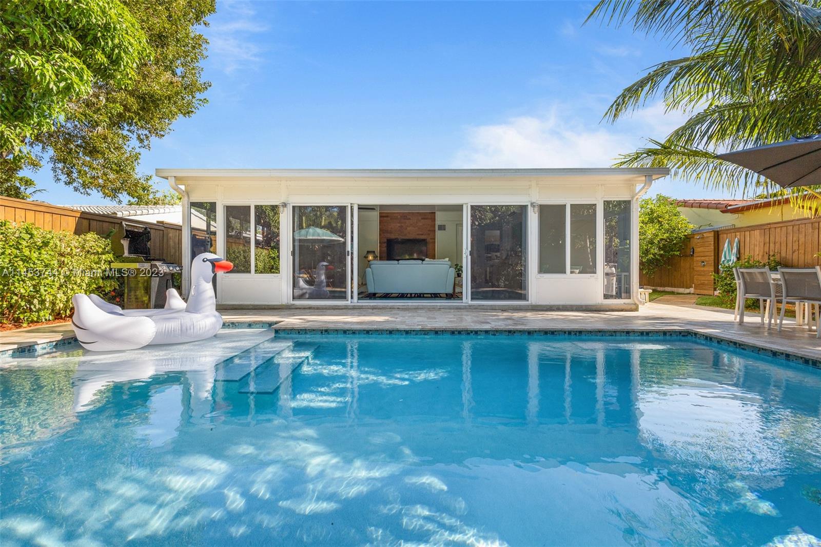 83dcefb7-3019 201 NE 16th Ct, Fort Lauderdale FL 33305 — #A11453744