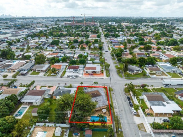 901 E 32nd St, Hialeah FL 33013 — #A11477524