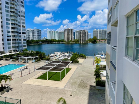 18041 Biscayne Boulv # 502, Aventura FL 33160 — #A11495376