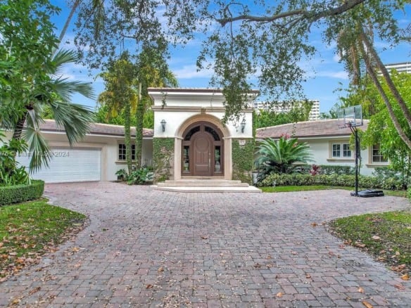 61 Camden Ct, Bal Harbour FL 33154 — #A11499276