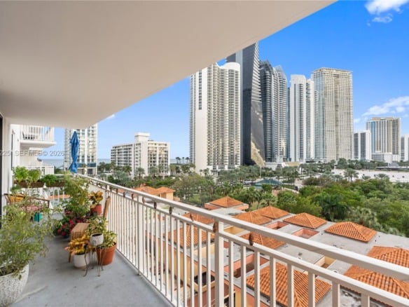 210 174th St # 805, Sunny Isles Beach FL 33160 — #A11509225