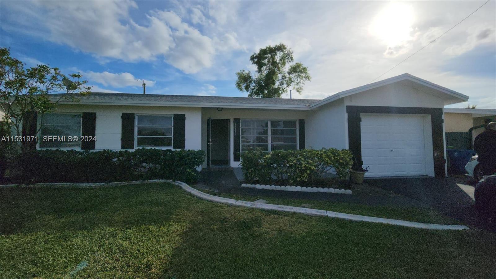 11520 NW 31st Pl, Sunrise FL 33323 — #A11531971