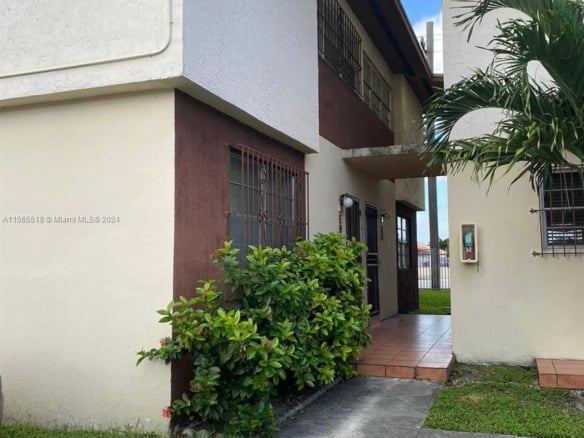 10 SW 108th Ave # E8, Sweetwater FL 33174 — #A11565518