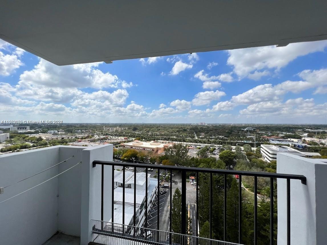 83dcefb7-3417 2780 NE 183rd St # 1701, Aventura FL 33160 — #A11583059