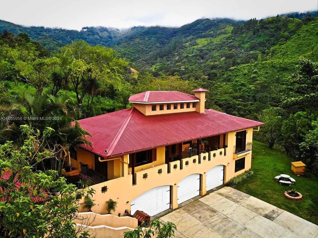 83dcefb7-3451 CarQuebrada Honda Km 3.5 QUINTA EN CD COLON COSTA RICA, CR — #A11585958