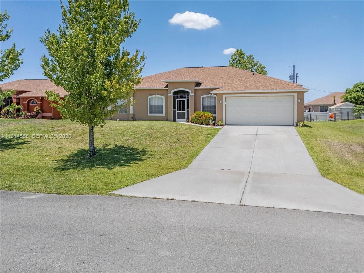 83dcefb7-3583 821 CARLFIELD AVE, Lehigh Acres FL 33971 — #A11614558