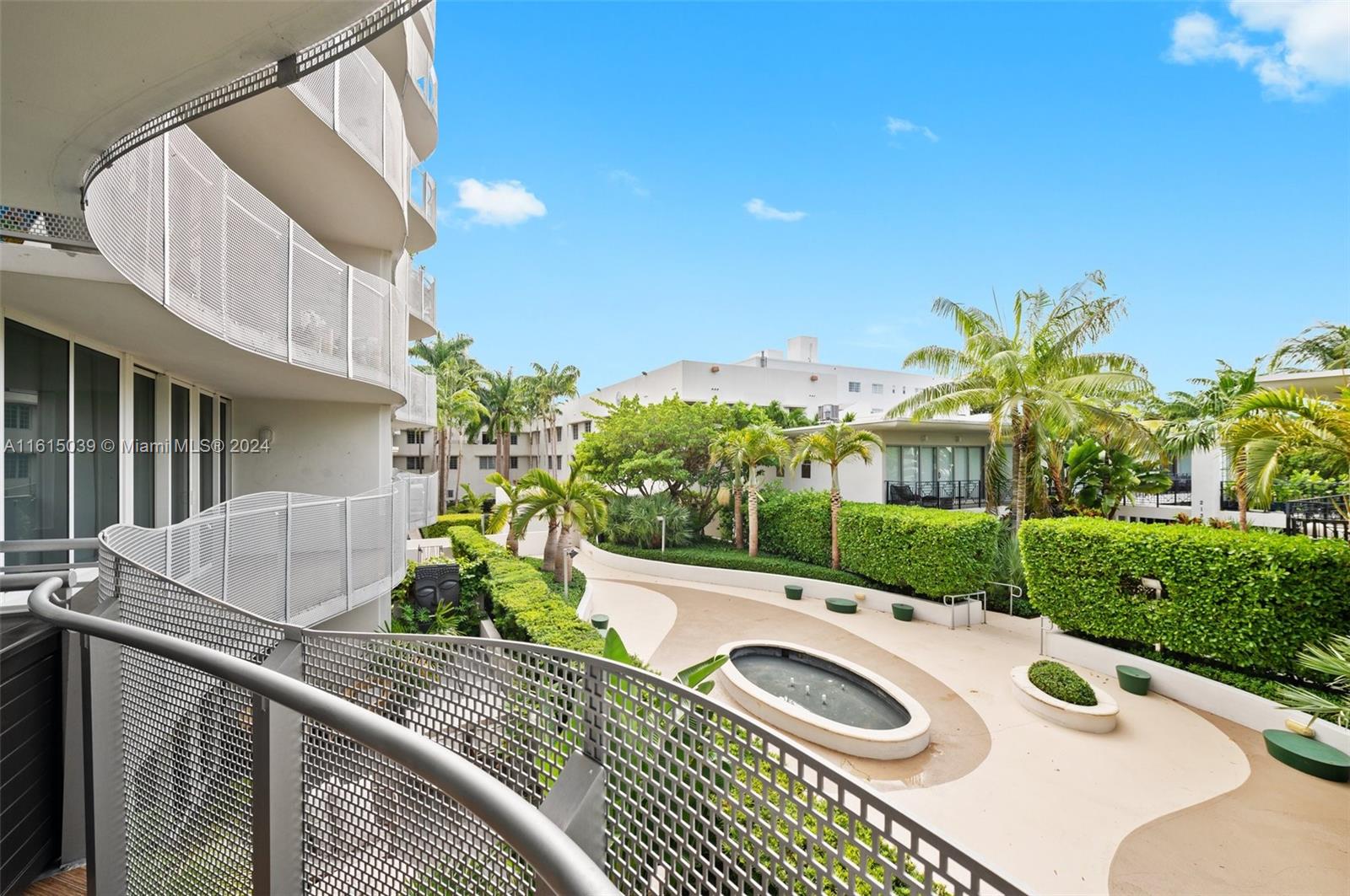 83dcefb7-3584 2155 Washington Ct # 206, Miami Beach FL 33139 — #A11615039