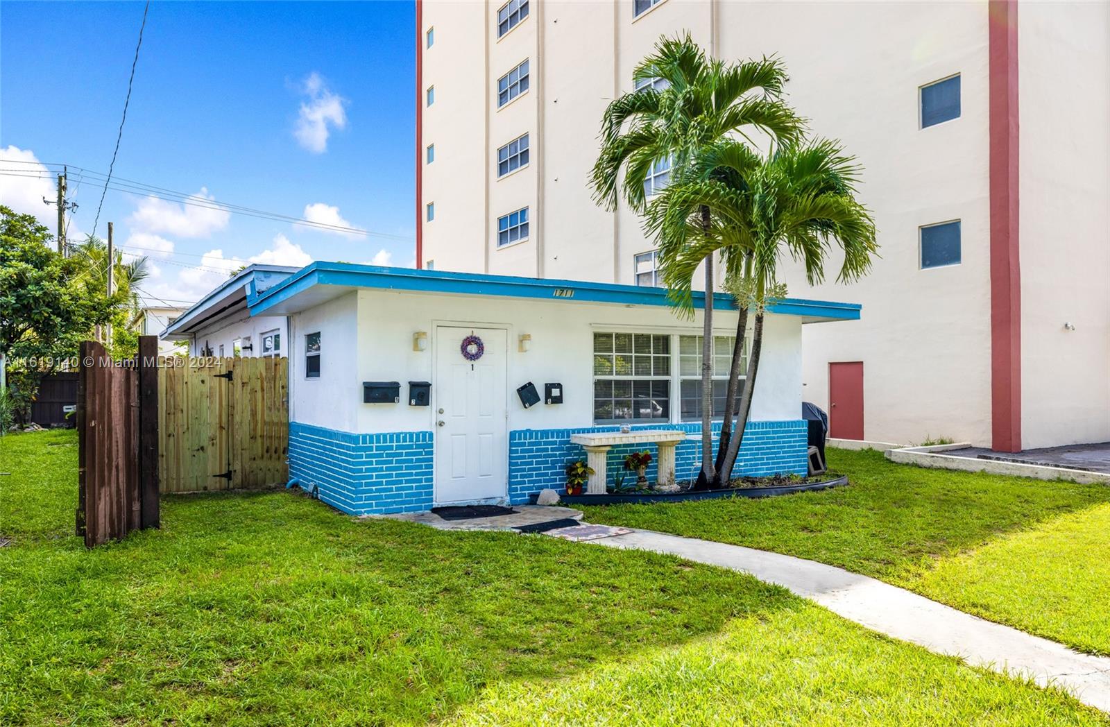 83dcefb7-3609 1711 Buchanan St, Hollywood FL 33020 — #A11619140