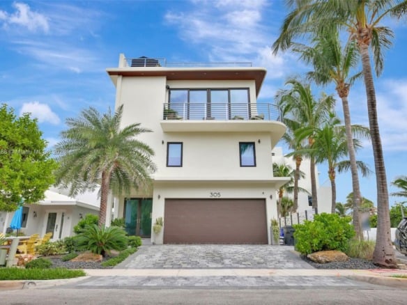 305 Oak St, Hollywood FL 33019 — #A11622188