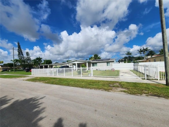 1025 NE 13th Ave, Homestead FL 33033 — #A11651117