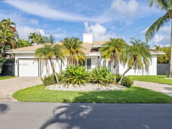 543 Hibiscus Dr, Hallandale Beach FL 33009 — #A11655285