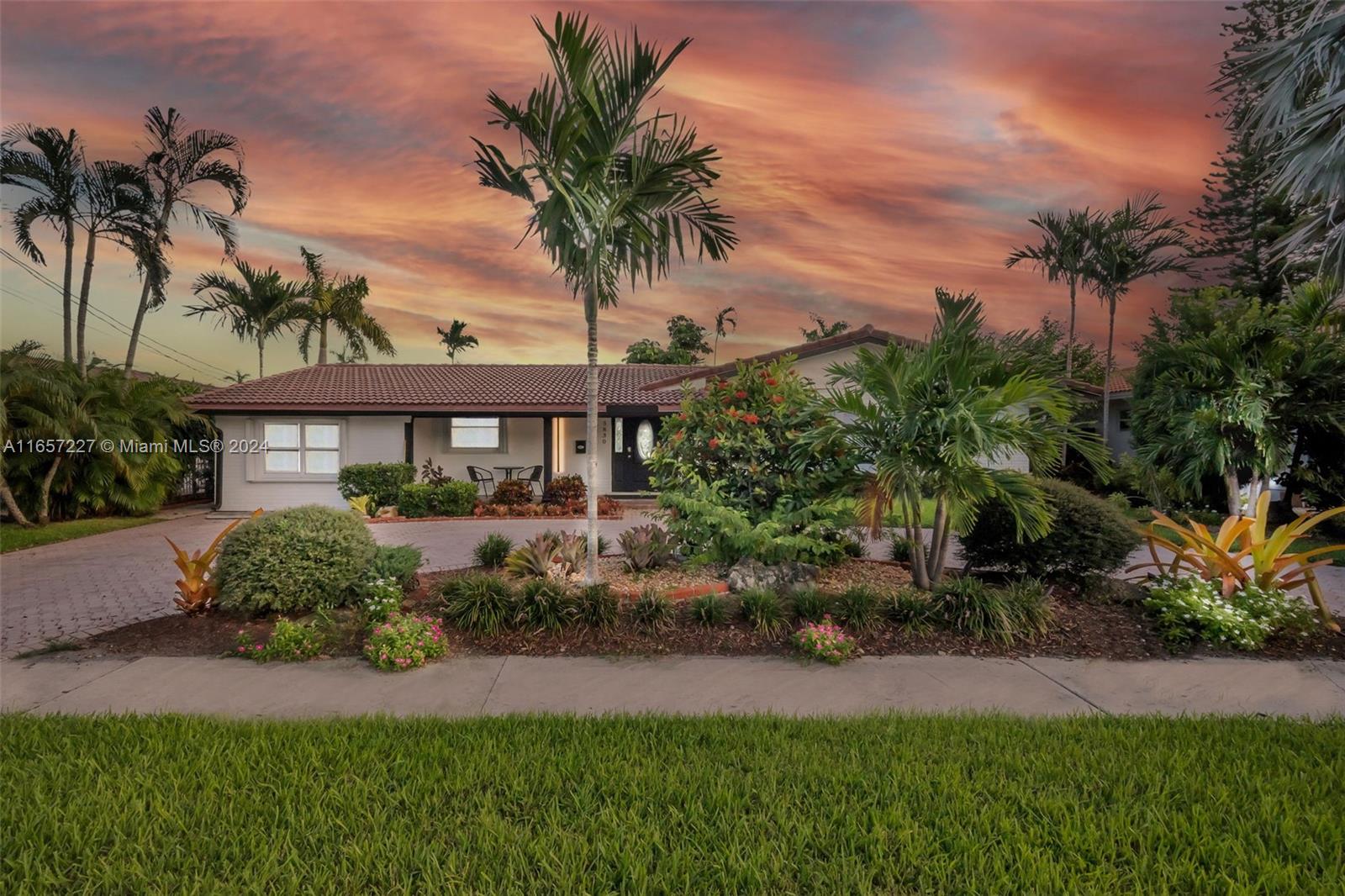 83dcefb7-3804 5830 NE 14th Rd, Fort Lauderdale FL 33334 — #A11657227