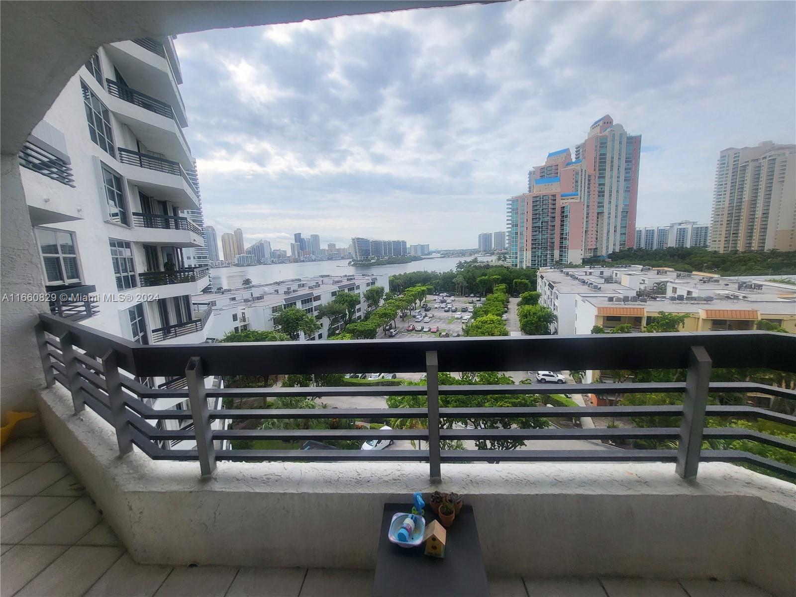 83dcefb7-3829 3400 NE 192nd St # 903, Aventura FL 33180 — #A11660829