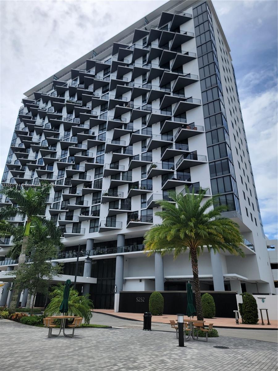 83dcefb7-3832 5252 NW 85th Ave # 1601, Doral FL 33166 — #A11661174