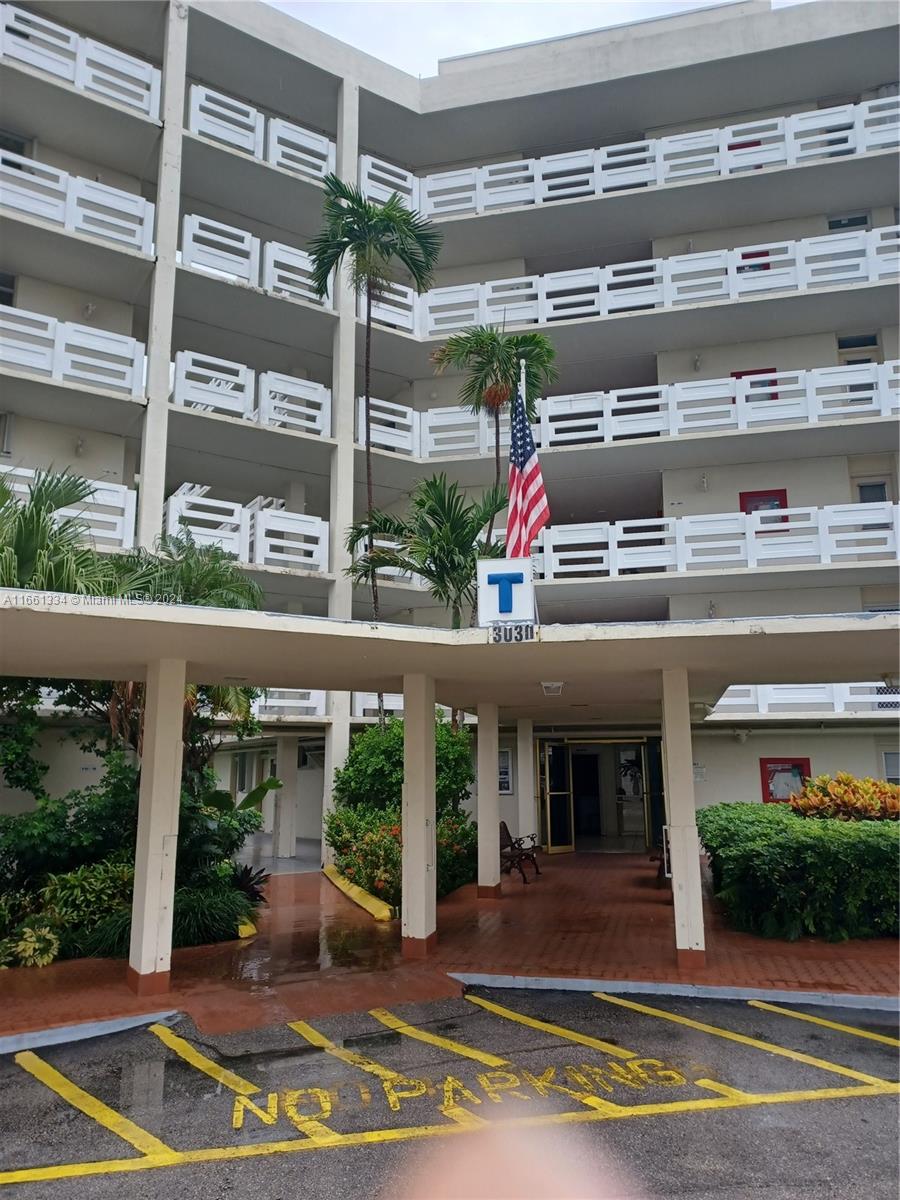 83dcefb7-3836 3030 Marcos Dr # T304, Aventura FL 33160 — #A11661334