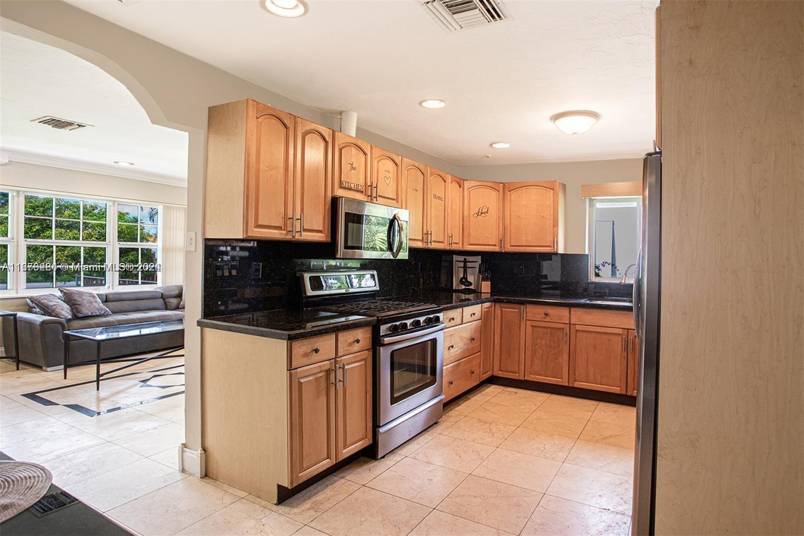 83dcefb7-3930 1531 Moffett St, Hollywood FL 33020 — #A11676284