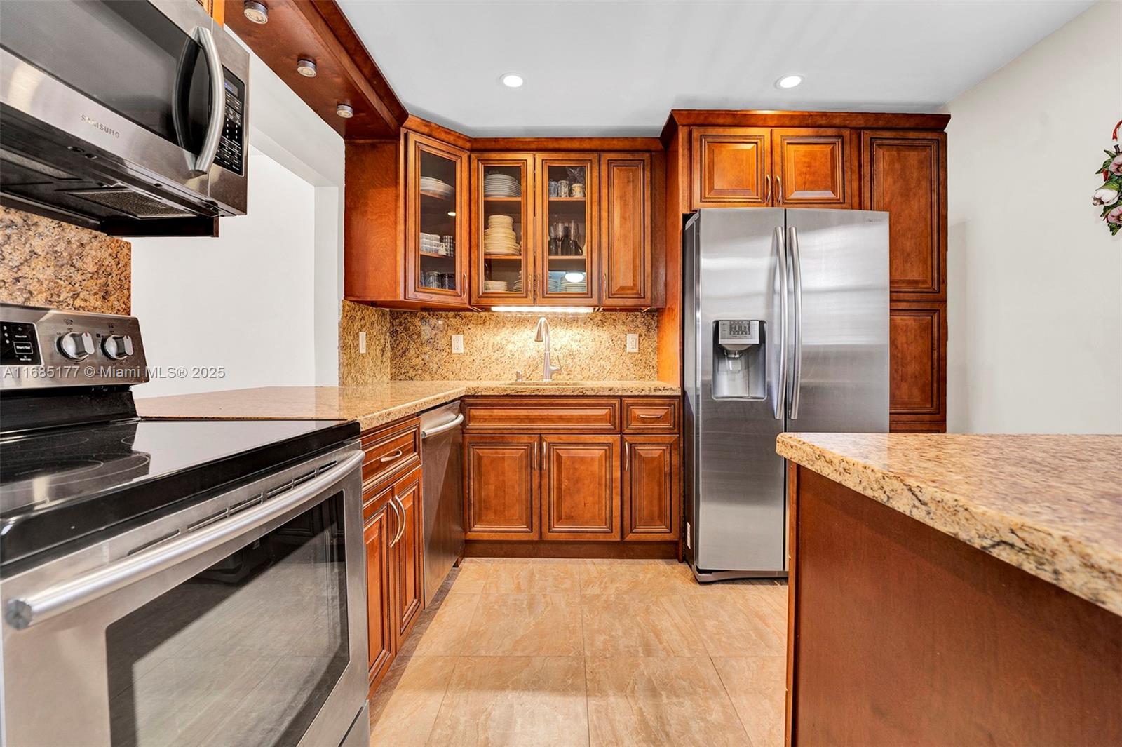 83dcefb7-4014 410 SE 2nd St # 220, Hallandale Beach FL 33009 — #A11685177