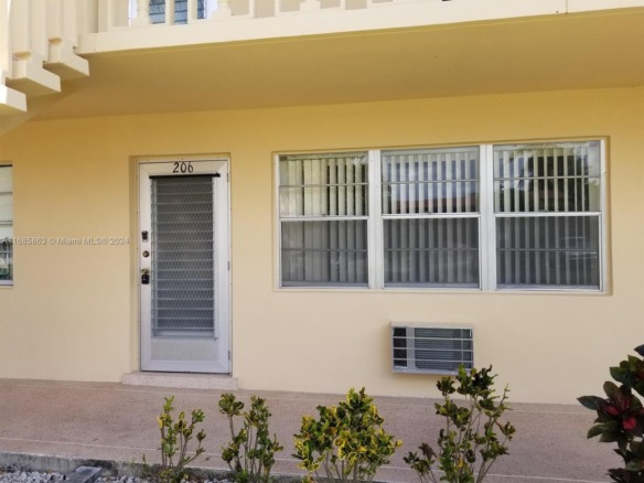206 Sheffield I # 206, West Palm Beach FL 33417 — #A11685863