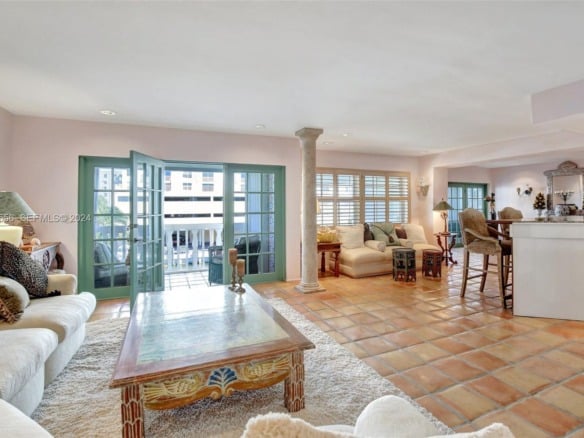 450 Paradise Isle Blvd # 308, Hallandale Beach FL 33009 — #A11692556