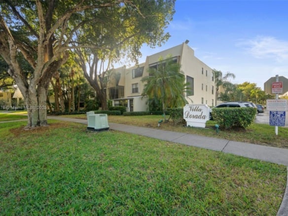 20401 NE 30th Ave # 8, Aventura FL 33180 — #A11716576