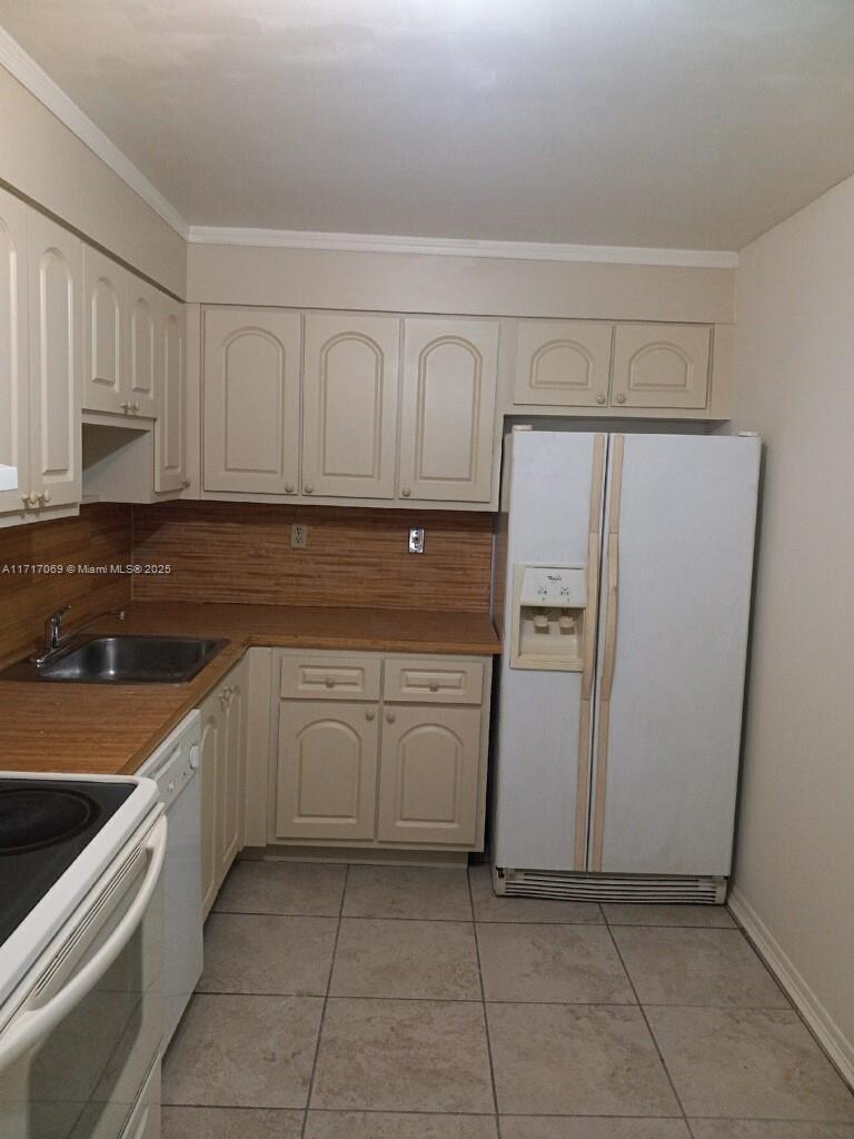 83dcefb7-4305 8267 SW 128th St # 105, Pinecrest FL 33156 — #A11717069