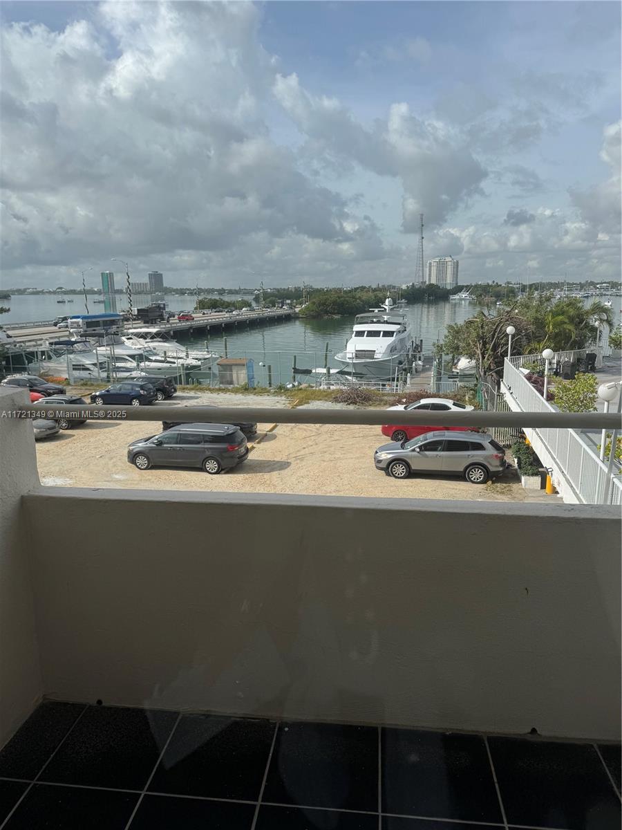 83dcefb7-4362 7904 West Dr # 204, North Bay Village FL 33141 — #A11721349