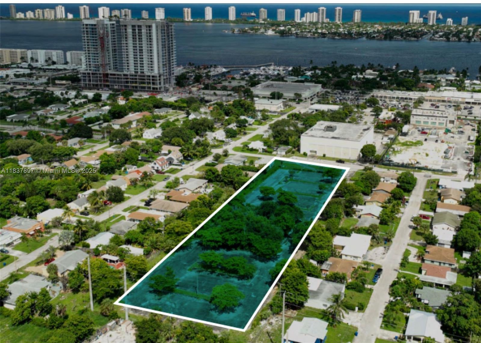83dcefb7-437 3551 Avenue, Riviera Beach FL 33404 — #A11837897