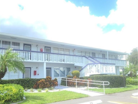 82 Oakridge G # 82, Deerfield Beach FL 33442 — #A11838164