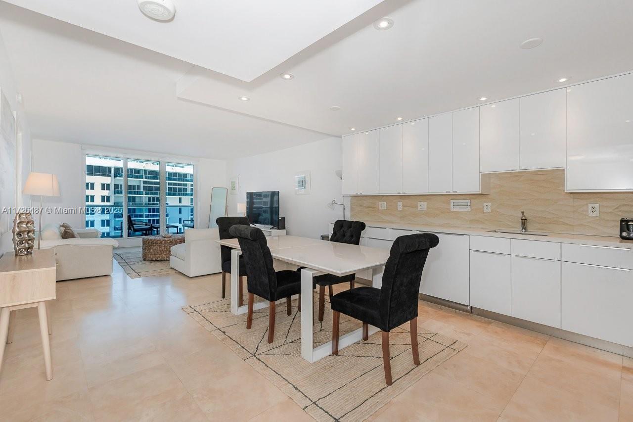 83dcefb7-4448 2301 Collins Ave # 1515, Miami Beach FL 33139 — #A11726487