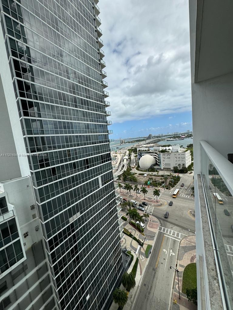 83dcefb7-4465 1040 Biscayne Blvd # 1505, Miami FL 33132 — #A11727606