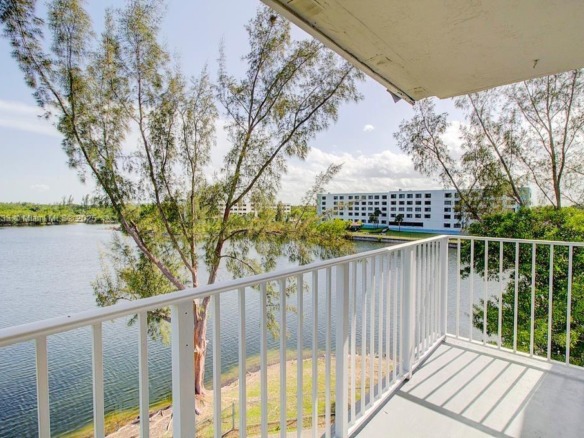 8240 SW 210 th # 320, Cutler Bay FL 33189 — #A11722733