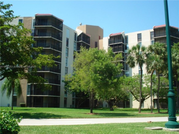 3101 N COUNTRY CLUB DRIVE # 306, Aventura FL 33180 — #A11730257