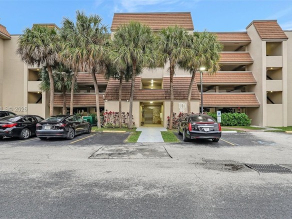 481 Ives Dairy Rd # 4, Miami FL 33179 — #A11732476