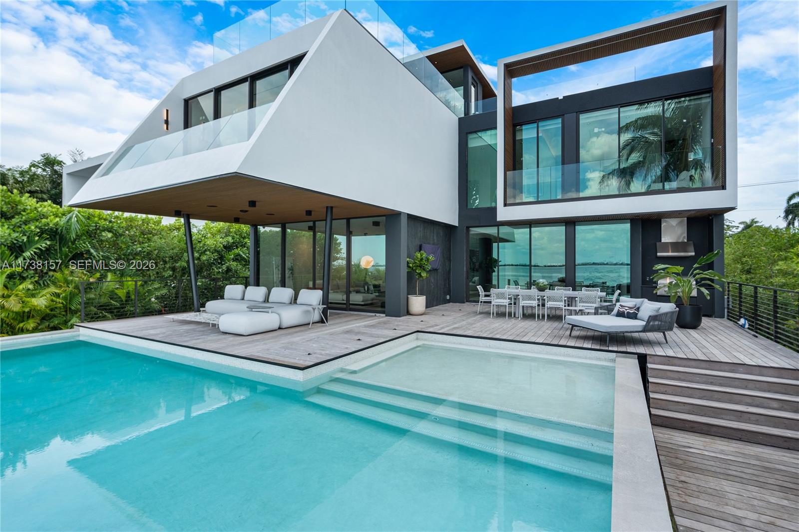 83dcefb7-4613 1369 N Venetian Way, Miami FL 33139 — #A11738157