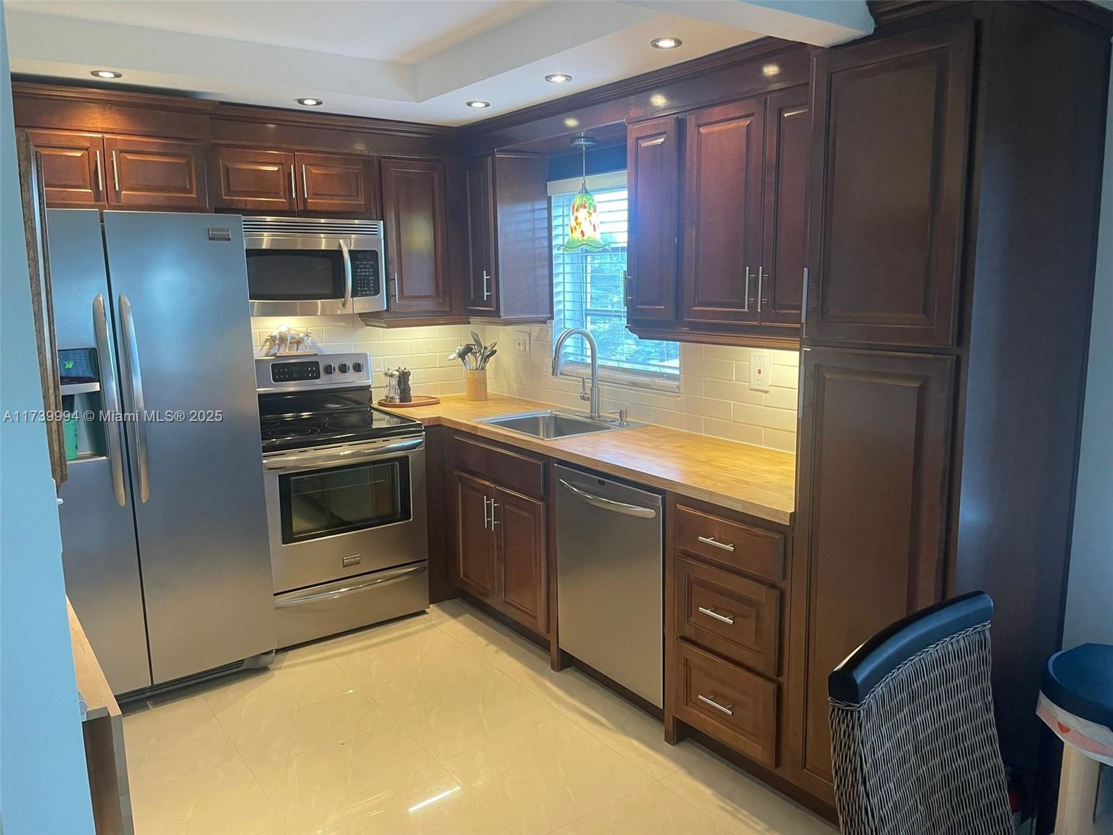 83dcefb7-4639 3050 E Sunrise Lakes Dr # 324, Sunrise FL 33322 — #A11739994