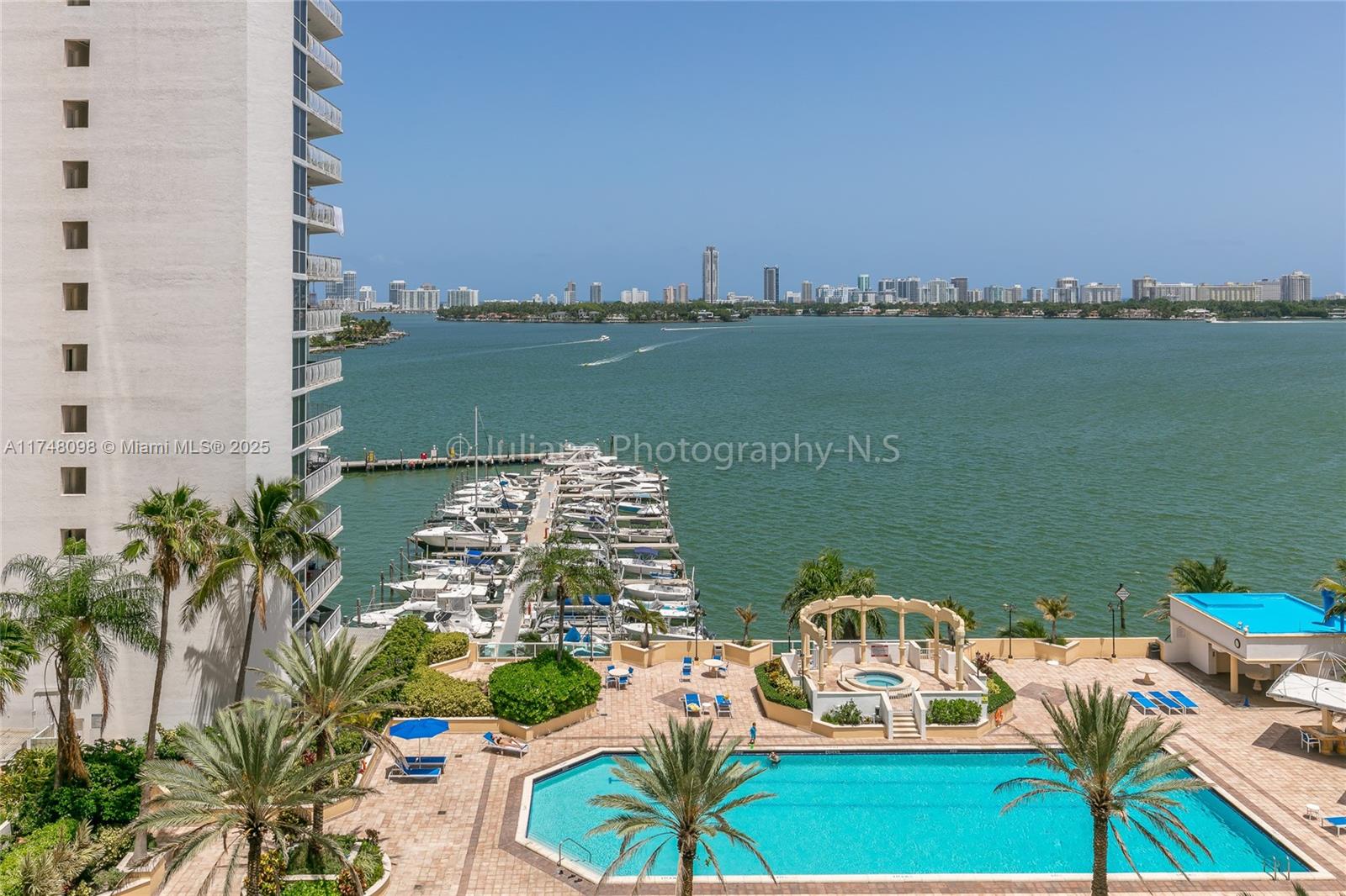 83dcefb7-4752 7601 E Treasure Dr # 1108, North Bay Village FL 33141 — #A11748098