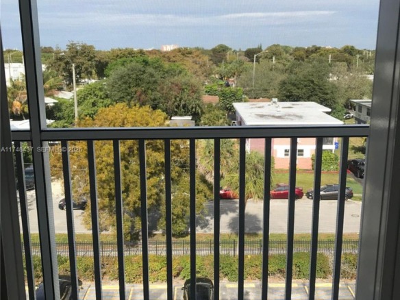 16950 W Dixie Hwy A631 Hwy # 631, North Miami Beach FL 33160 — #A11748437