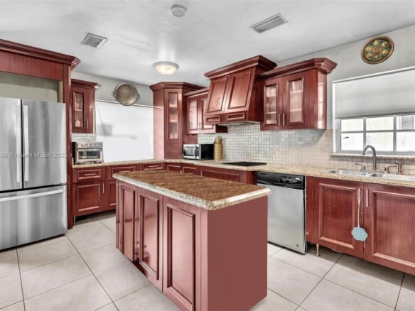 2631 NE 214th St, Miami FL 33180 — #A11750488