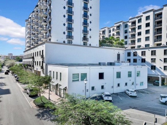 4070 Laguna St, Coral Gables FL 33146 — #A11755477